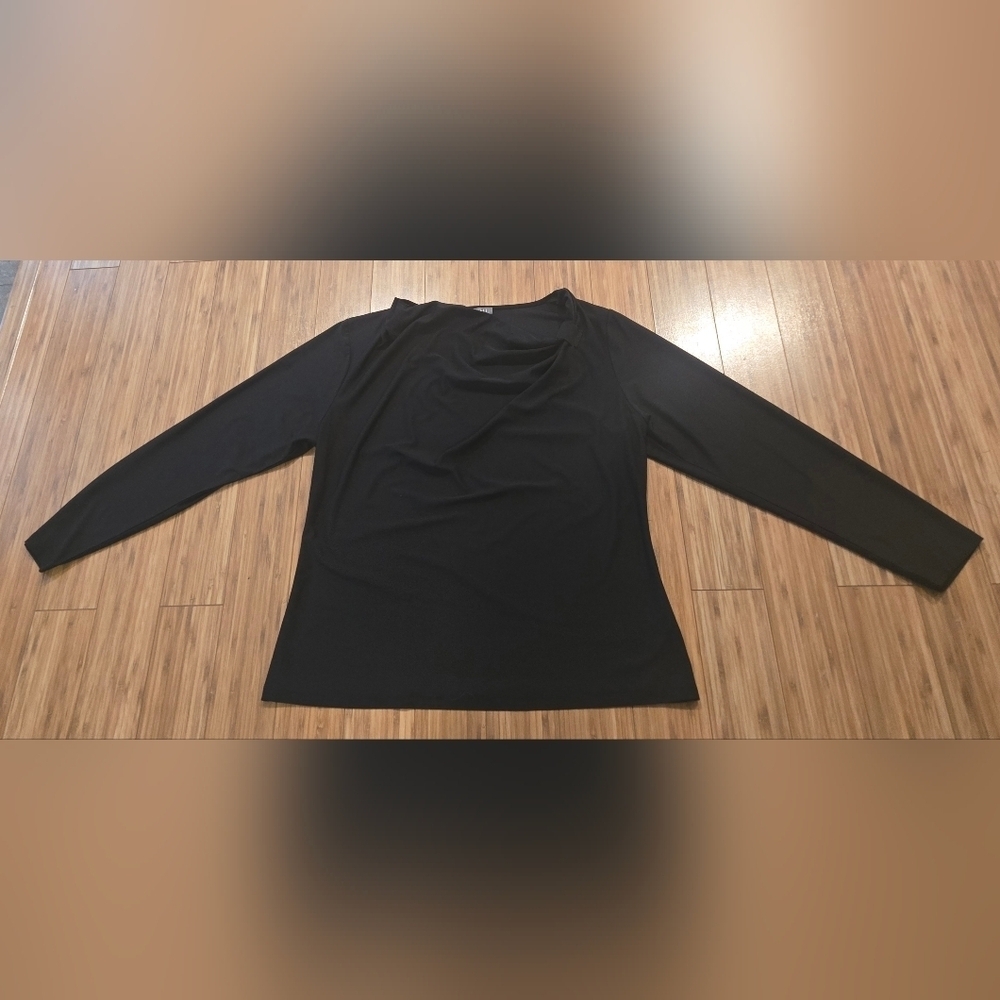 NWOT Roz & Ali Black Long Sleeve Top